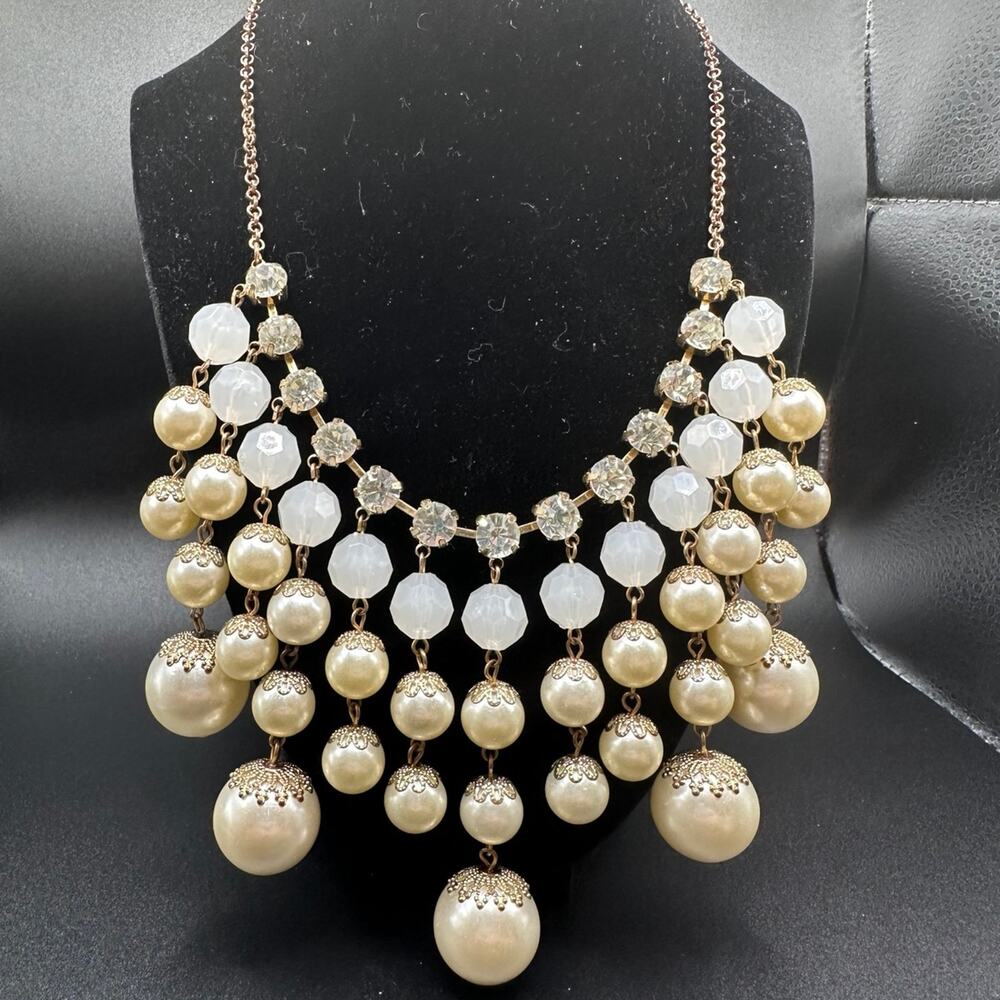 Chunky Pearl Acrylic Beaded Necklace Gold Tone Bib Style Costume Jewelry 19"
